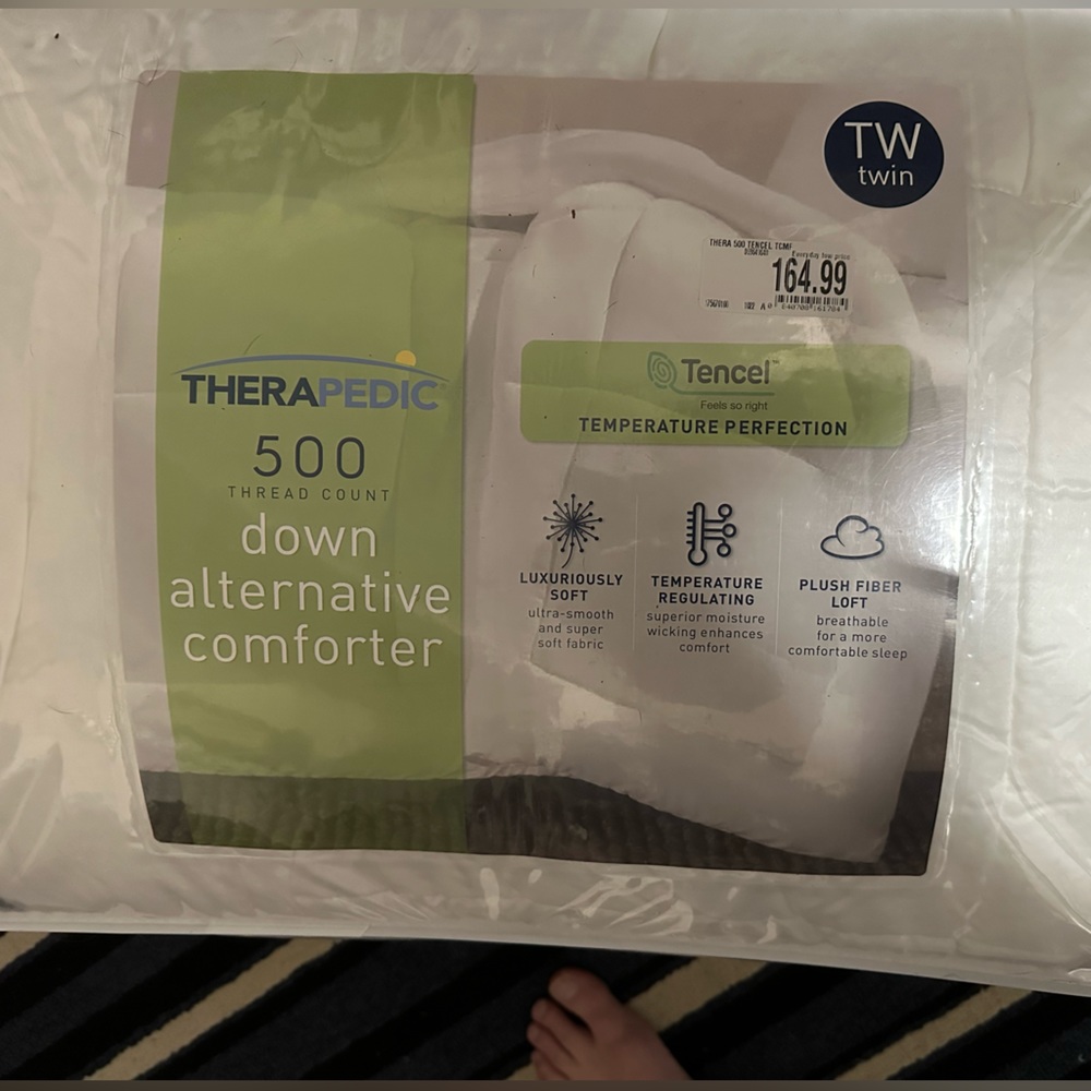 Therapedic 500 Thread Count Down Alternative Comforter.